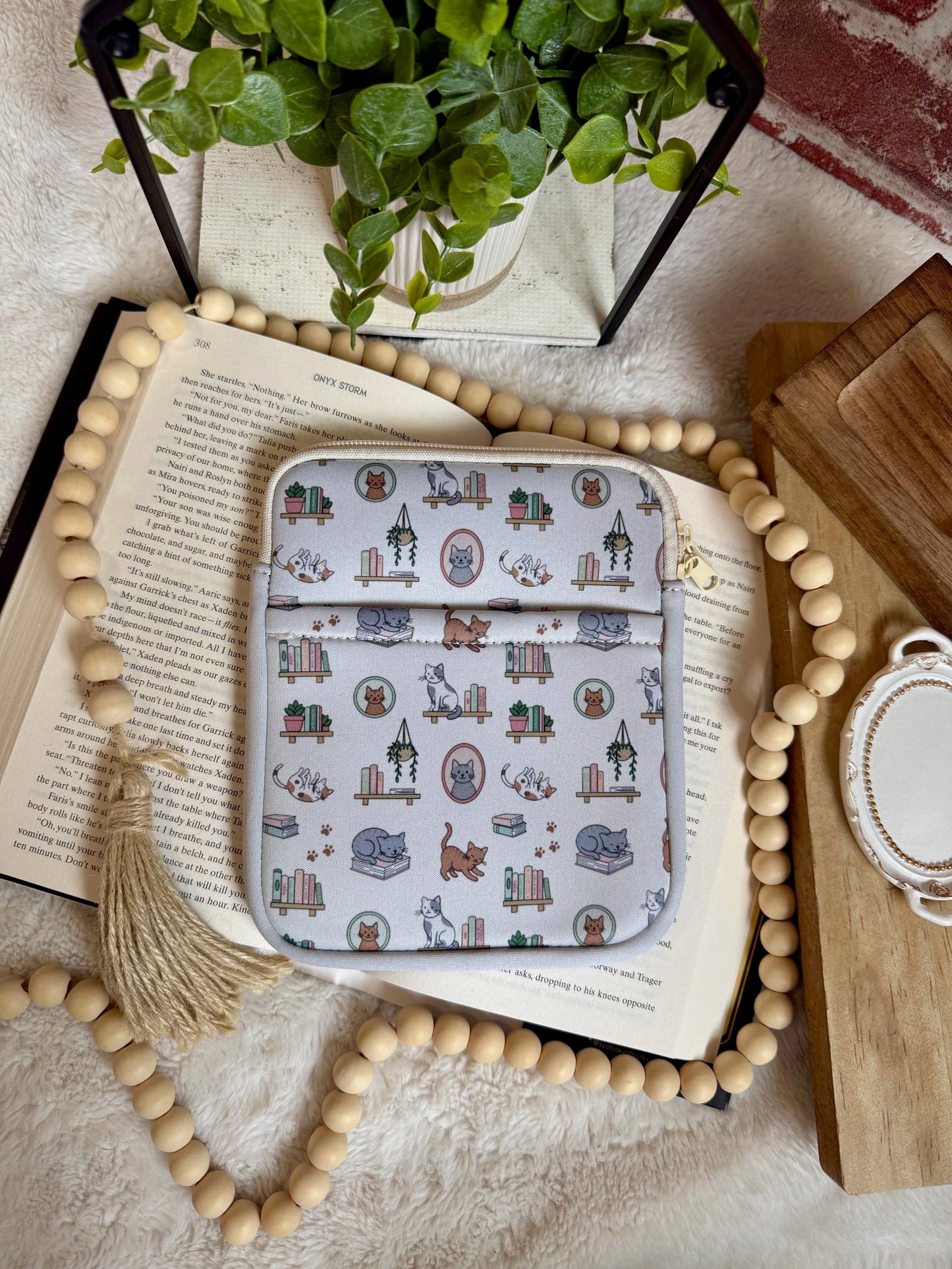 Reading Cat Kindle Sleeve | Kindle Sleeve | Kindle Storage