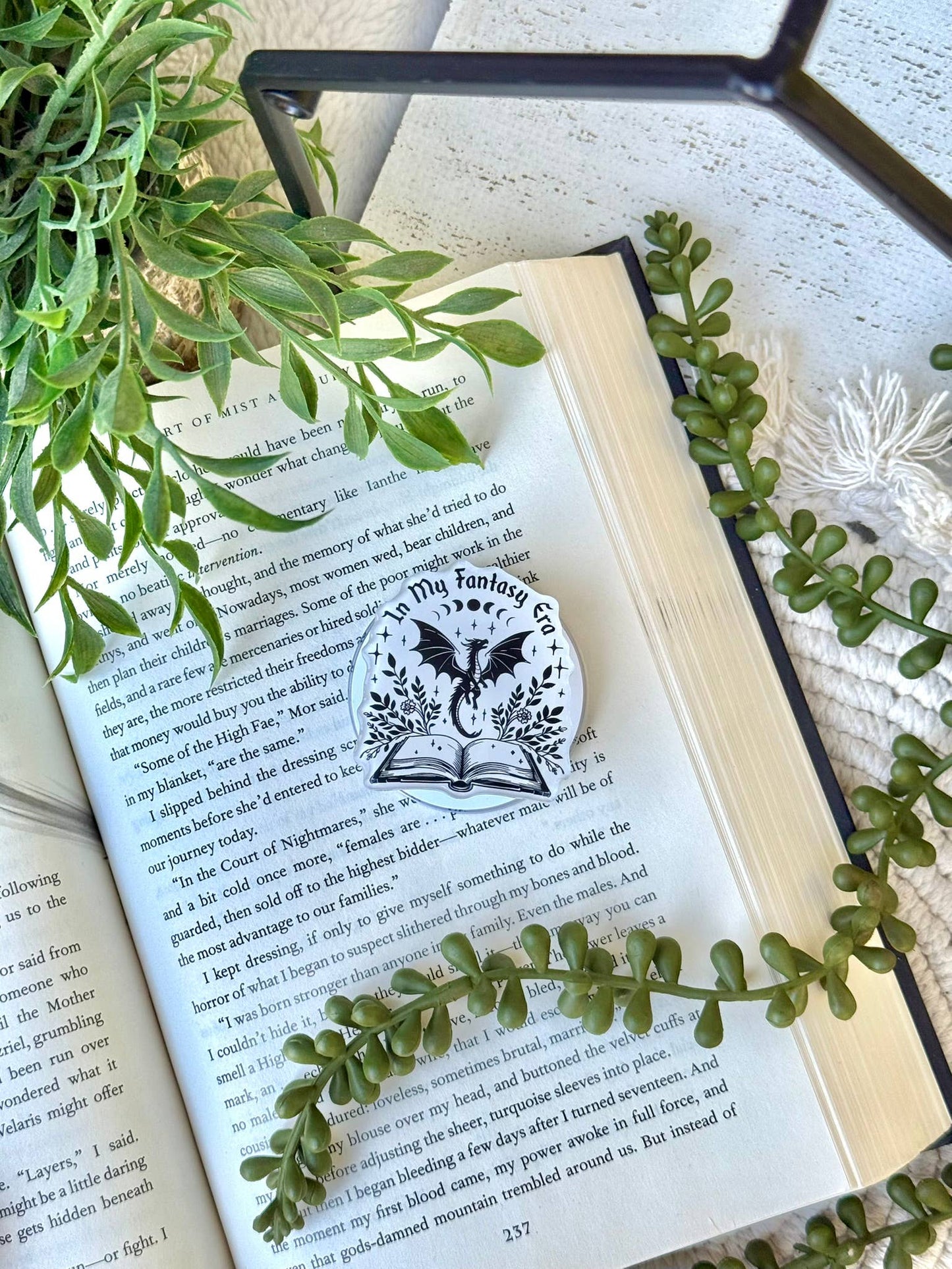 Fantasy Kindle Grip - Fantasy Phone Grip _ Romantasy Grip