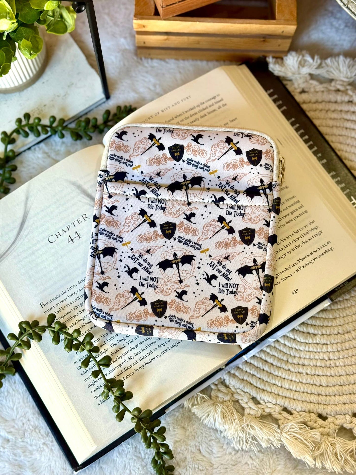 Fourth Wing Reading Dragon Kindle Sleeve | Kindle Sleeve | Kindle