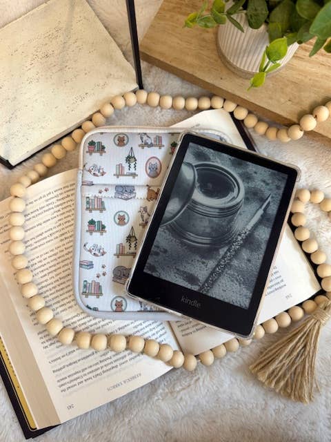 Reading Cat Kindle Sleeve | Kindle Sleeve | Kindle Storage